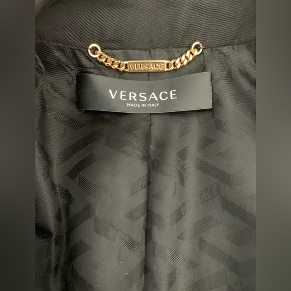 Versace 2024 Women's Oversized Virgin Wool Blazer Jacket in Black - Picture 9 of 13
